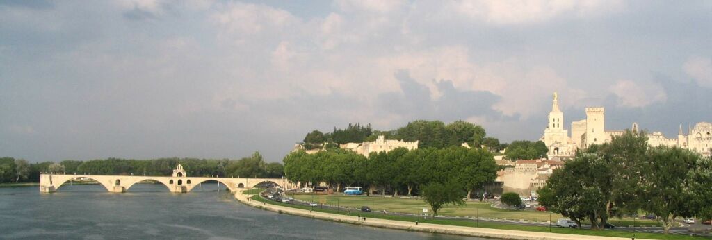 avignon vue du pont et du palais du pape - photo rené lavergne 2005